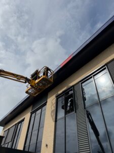 Gevelreiniging met hoogwerker