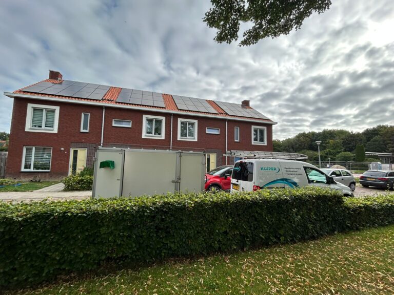 Rij huizen met schoon gevelwerk